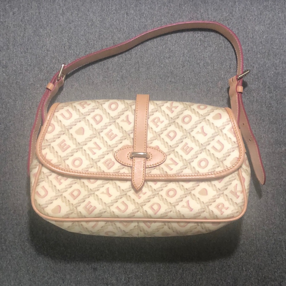 Dooney & Bourke logo shoulder bag!